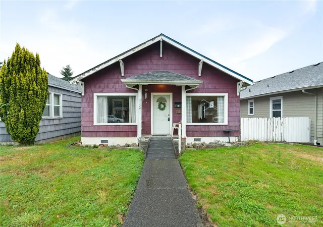 Photo 1 of Single family home for sale at 1124 Lincoln St, Hoquiam, WA 98550 | MLS# NWM2578145 | Listing updated on 2026-09-17