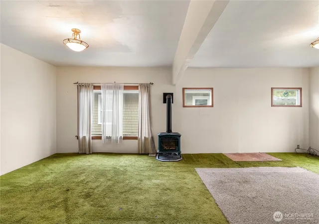 Photo 3 of Single family home for sale at 1124 Lincoln St, Hoquiam, WA 98550 | MLS# NWM2578145 | Listing updated on 2026-09-17