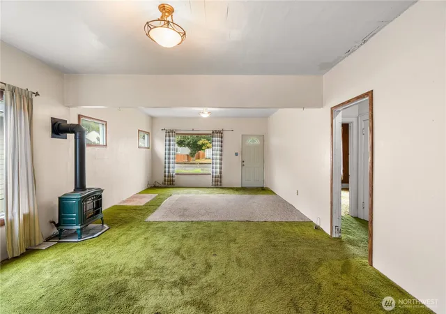 Photo 3 of Single family home for sale at 1124 Lincoln St, Hoquiam, WA 98550 | MLS# NWM2578145 | Listing updated on 2026-09-17