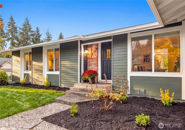 Photo 3 of Sale Pending at 14219 Ne 64th Court, Redmond, WA 98052 | MLS# NWM2578232 | Listing updated on 2026-09-17