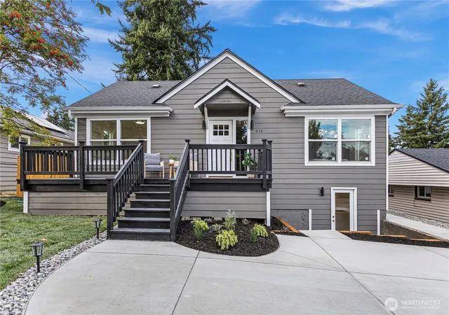 Photo 3 of Single family home for sale at 618 N 125th Street, Seattle, WA 98133 | MLS# NWM2578351 | Listing updated on 2026-09-17