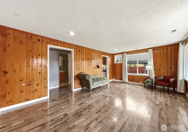 Photo 3 of Single family home for sale at 408 S 8th Avenue, Walla Walla, WA 99362 | MLS# NWM2578412 | Listing updated on 2026-09-30
