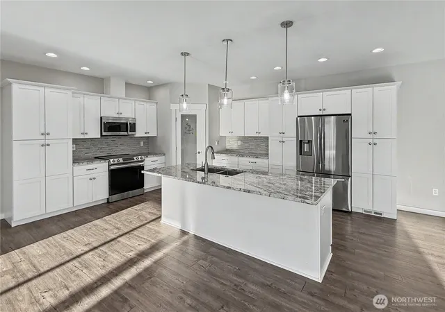Photo 3 of Single family home for sale at 610 19th Street Ne, East Wenatchee, WA 98802 | MLS# NWM2578526 | Listing updated on 2026-09-21