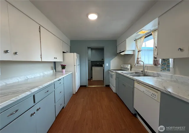 Photo 4 of Sale Pending at 814 W 11th Street, Port Angeles, WA 98363 | MLS# NWM2578536 | Listing updated on 2026-09-25