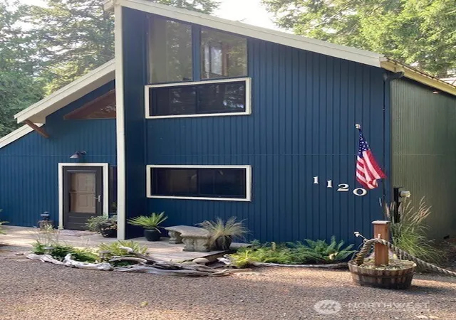 Photo 4 of Single family home for sale at 1120 N Potlatch Dr, Hoodsport, WA 98548 | MLS# NWM2578954 | Listing updated on 2026-09-25