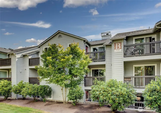 Photo 3 of Condo for sale at 6700 Ne 182nd Street #B202, Kenmore, WA 98028 | MLS# NWM2579051 | Listing updated on 2026-09-25