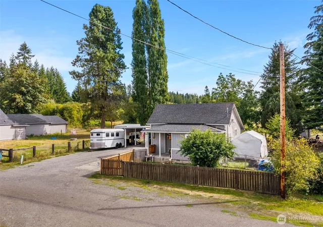 Photo 3 of Single family home for sale at 342 Main St, Onalaska, WA 98570 | MLS# NWM2579135 | Listing updated on 2026-09-22