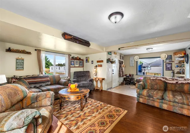 Photo 4 of Single family home for sale at 342 Main St, Onalaska, WA 98570 | MLS# NWM2579135 | Listing updated on 2026-09-22