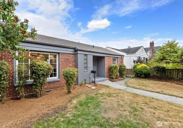 Photo 3 of Single family home for sale at 3712 37th Avenue Sw, Seattle, WA 98126 | MLS# NWM2579169 | Listing updated on 2026-10-02