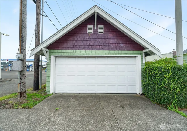 Photo 2 of Sale Pending at 722 W State St, Aberdeen, WA 98520 | MLS# NWM2579175 | Listing updated on 2026-09-28