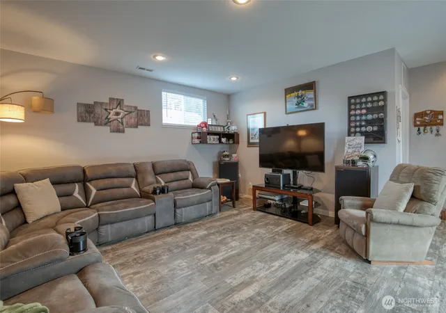 Photo 4 of Sale Pending at 218 B St, Cosmopolis, WA 98537 | MLS# NWM2579242 | Listing updated on 2026-09-24