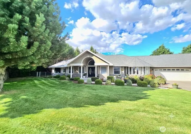Single family home for sale at 327 Lancaster Rd, Selah, WA 98942 | MLS# NWM2579281