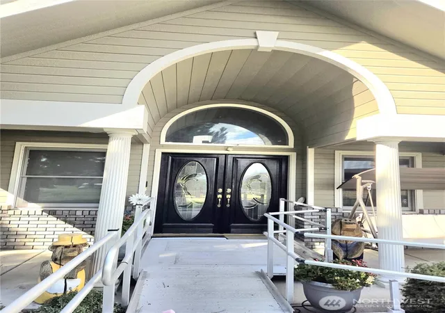 Photo 3 of Single family home for sale at 327 Lancaster Rd, Selah, WA 98942 | MLS# NWM2579281 | Listing updated on 2026-09-25