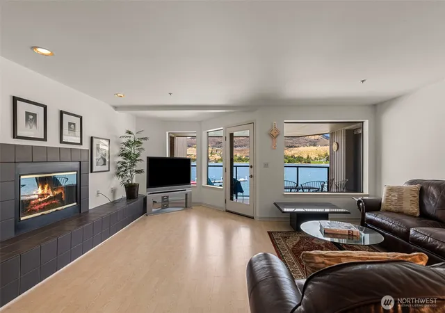 Photo 3 of Condo for sale at 103 N Park St #332, Chelan, WA 98816 | MLS# NWM2579401 | Listing updated on 2026-09-25
