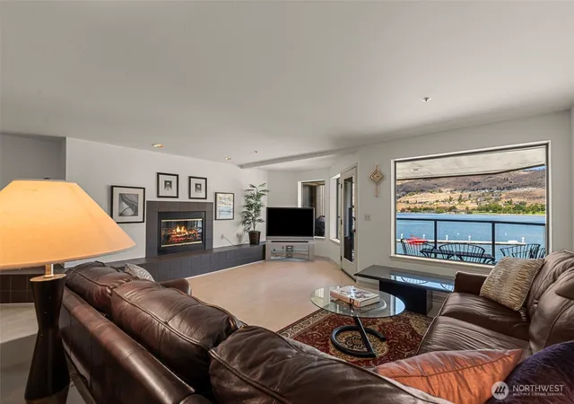 Photo 3 of Condo for sale at 103 N Park St #332, Chelan, WA 98816 | MLS# NWM2579401 | Listing updated on 2026-09-25