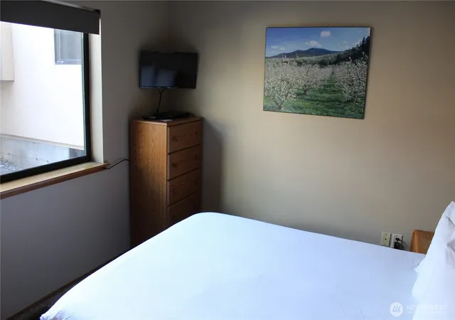 Photo 3 of House for sale at 100 Lake Chelan Shrs Dr #17-3C, Chelan, WA 98816 | MLS# NWM2579414 | Listing updated on 2026-09-25