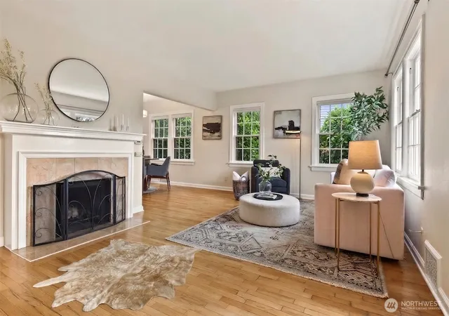 Photo 4 of Single family home for sale at 5510 43rd Avenue NE, Seattle, WA 98105 | MLS# NWM2579600 | Listing updated on 2026-09-26