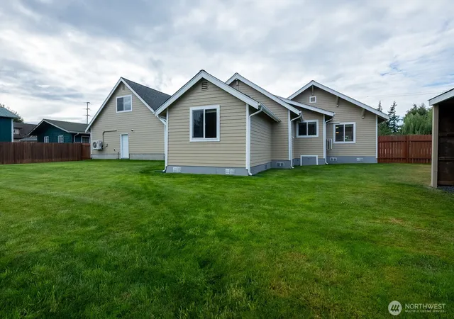 Photo 4 of Single family home for sale at 410 E Scott St, Aberdeen, WA 98520 | MLS# NWM2579649 | Listing updated on 2026-09-29