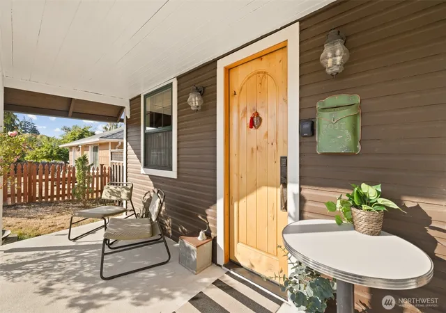 Photo 3 of Single family home for sale at 917 E 9th Street, Port Angeles, WA 98362 | MLS# NWM2579912 | Listing updated on 2026-09-25