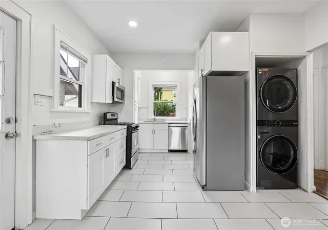Photo 2 of Single family home for sale at 4545 5th Avenue Ne, Seattle, WA 98105 | MLS# NWM2580066 | Listing updated on 2026-10-01