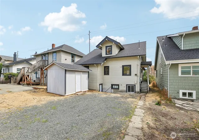 Photo 4 of Single family home for sale at 4545 5th Avenue NE, Seattle, WA 98105 | MLS# NWM2580066 | Listing updated on 2026-10-01