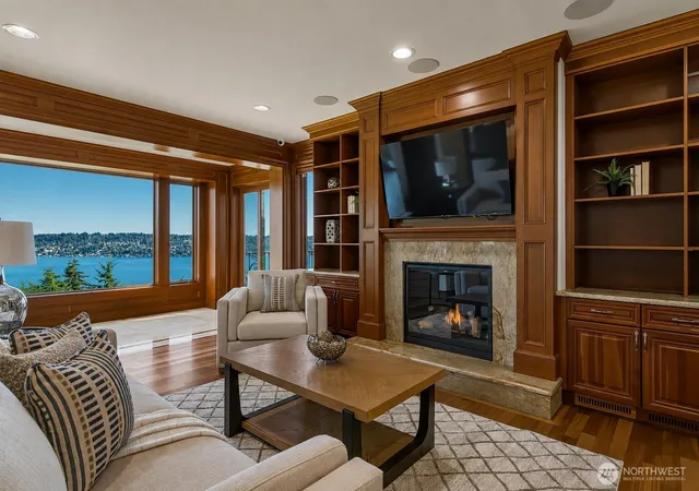 Photo 4 of Single family home for sale at 7909 78th Avenue SE, Mercer Island, WA 98040 | MLS# NWM2580194 | Listing updated on 2026-09-25