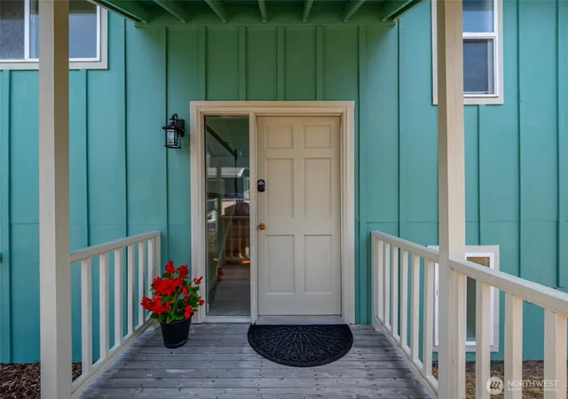 Photo 3 of Single family home for sale at 303 Ne 6th Street, Coupeville, WA 98239 | MLS# NWM2580281 | Listing updated on 2026-09-23