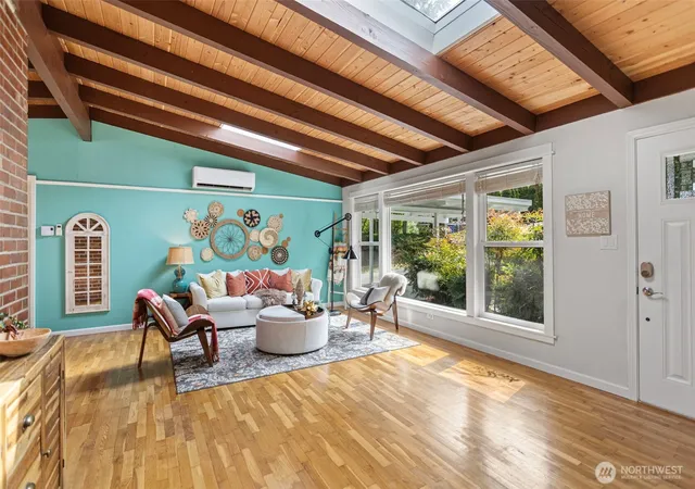 Photo 4 of Single family home for sale at 16318 SE Newport Way, Bellevue, WA 98006 | MLS# NWM2580647 | Listing updated on 2026-10-02