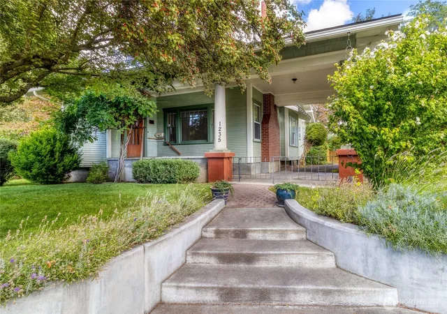 Photo 1 of Single family home for sale at 1235 Isaacs Ave, Walla Walla, WA 99362 | MLS# NWM2581524 | Listing updated on 2026-09-30