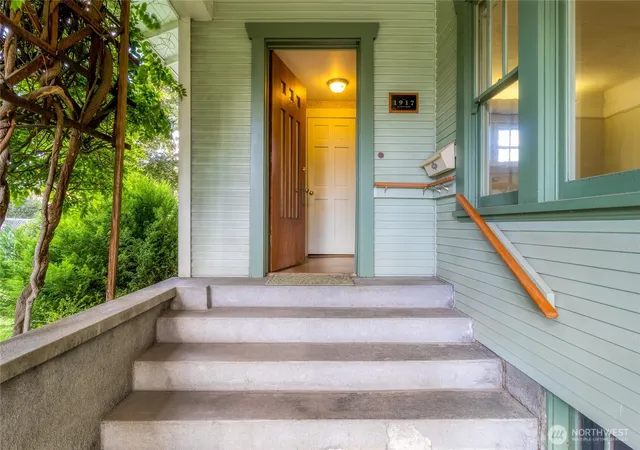 Photo 2 of Single family home for sale at 1235 Isaacs Ave, Walla Walla, WA 99362 | MLS# NWM2581524 | Listing updated on 2026-09-30