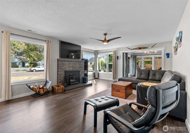 Photo 4 of Single family home for sale at 733 2nd Street, Woodland, WA 98674 | MLS# NWM2581582 | Listing updated on 2026-09-29