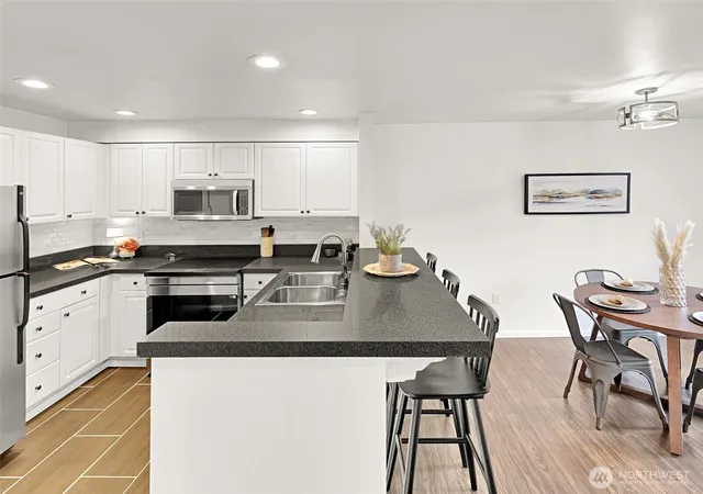 Photo 4 of Sale Pending at 500 Aloha St #305, Seattle, WA 98109 | MLS# NWM2581587 | Listing updated on 2026-09-26