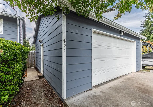 Photo 2 of Single family home for sale at 2704 180th Avenue E, Lake Tapps, WA 98391 | MLS# NWM2581809 | Listing updated on 2026-10-01