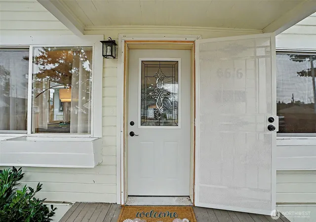 Photo 3 of Sale Pending at 6616 S Oakes St, Tacoma, WA 98409 | MLS# NWM2581932 | Listing updated on 2026-09-27