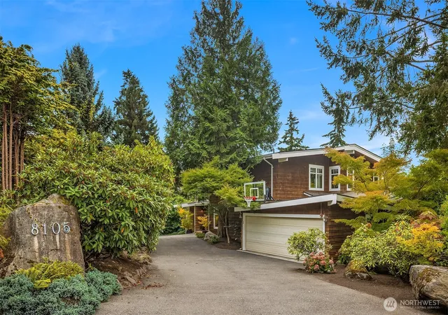 Photo 3 of Sale Pending at 8105 Se 44th Street, Mercer Island, WA 98040 | MLS# NWM2581999 | Listing updated on 2026-09-25