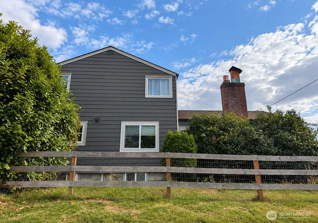 Photo 2 of Single family home for sale at 3202 E Grandview Ave, Tacoma, WA 98404 | MLS# NWM2582078 | Listing updated on 2026-09-25