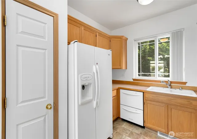 Photo 3 of Townhouse for sale at 15306 14th Avenue W, Lynnwood, WA 98087 | MLS# NWM2582103 | Listing updated on 2026-10-01