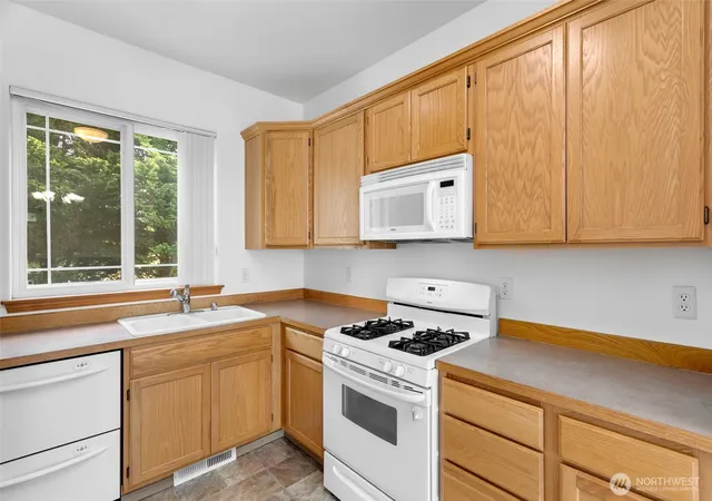 Photo 4 of Townhouse for sale at 15306 14th Avenue W, Lynnwood, WA 98087 | MLS# NWM2582103 | Listing updated on 2026-10-01