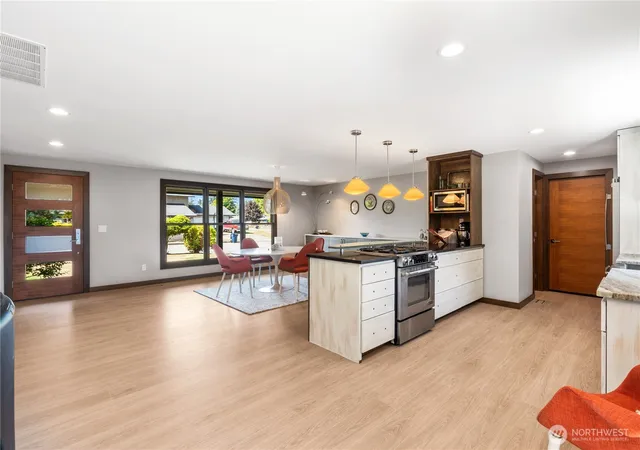 Photo 3 of Single family home for sale at 1150 Garden Dr, Lynden, WA 98264 | MLS# NWM2582256 | Listing updated on 2026-09-29