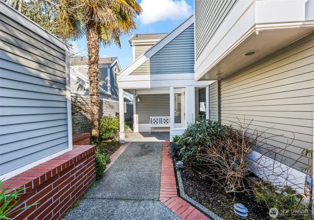 Photo 3 of Condo for sale at 3503 Harborview Dr #2, Gig Harbor, WA 98332 | MLS# NWM2582282 | Listing updated on 2026-10-01