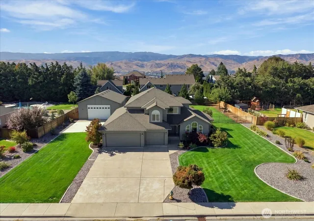 Photo 3 of Single family home for sale at 2289 Fancher Hts Blvd, East Wenatchee, WA 98802 | MLS# NWM2582306 | Listing updated on 2026-09-23