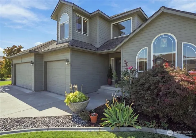 Photo 3 of Single family home for sale at 2289 Fancher Hts Blvd, East Wenatchee, WA 98802 | MLS# NWM2582306 | Listing updated on 2026-09-23