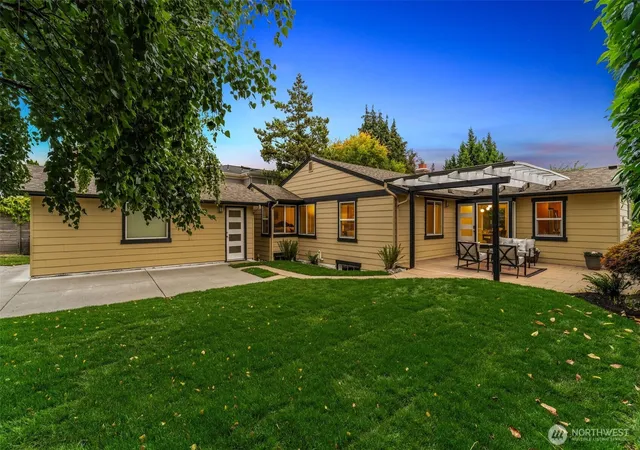 Photo 2 of Single family home for sale at 124 6th Avenue, Kirkland, WA 98033 | MLS# NWM2582487 | Listing updated on 2026-10-01