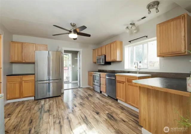 Photo 4 of Single family home for sale at 514 Richmond Ave, Centralia, WA 98531 | MLS# NWM2582493 | Listing updated on 2026-09-21
