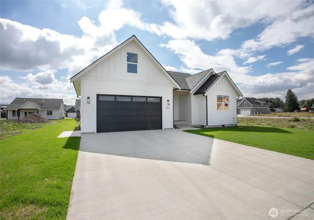 Photo 3 of Single family home for sale at 321 W 4th Street, Everson, WA 98247 | MLS# NWM2582557 | Listing updated on 2026-09-27