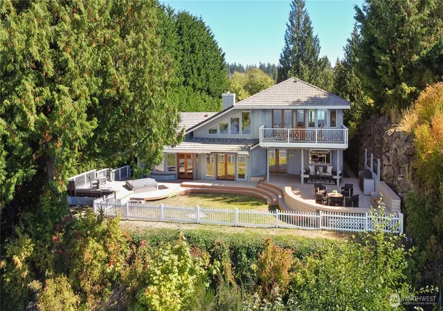 Photo 3 of Single family home for sale at 11812 Marine View Dr, Edmonds, WA 98026 | MLS# NWM2582608 | Listing updated on 2026-09-27