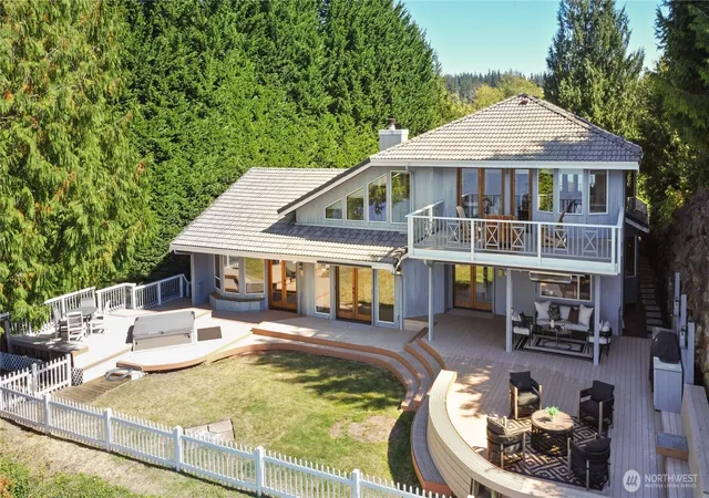 Photo 3 of Single family home for sale at 11812 Marine View Dr, Edmonds, WA 98026 | MLS# NWM2582608 | Listing updated on 2026-09-27
