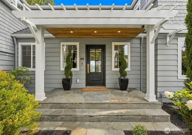 Photo 3 of Single family home for sale at 5157 Ne Latimer Pl, Seattle, WA 98105 | MLS# NWM2582686 | Listing updated on 2026-09-24