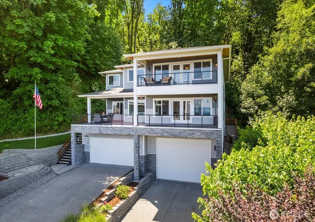 Photo 2 of Single family home for sale at 3811 N Dale St, Tacoma, WA 98407 | MLS# NWM2582755 | Listing updated on 2026-09-22