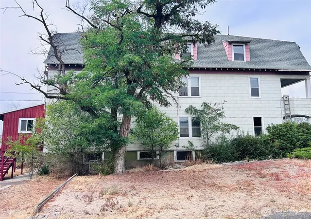 Photo 3 of Single family home for sale at 12 E 4th Avenue, Odessa, WA 99159 | MLS# NWM2582775 | Listing updated on 2026-09-30